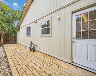 904 Sirocco Dr - Photo Thumbnail 2