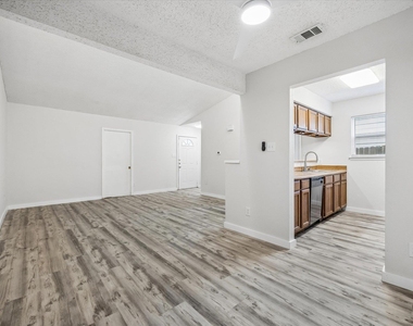 904 Sirocco Dr - Photo Thumbnail 11