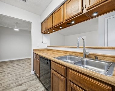 904 Sirocco Dr - Photo Thumbnail 1
