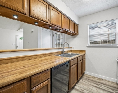 904 Sirocco Dr - Photo Thumbnail 14