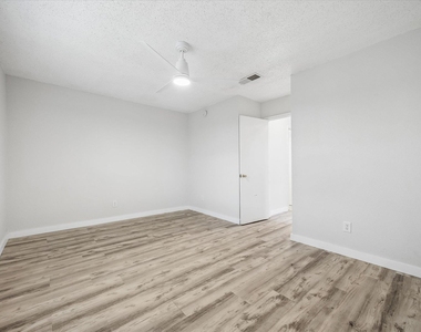 904 Sirocco Dr - Photo Thumbnail 20