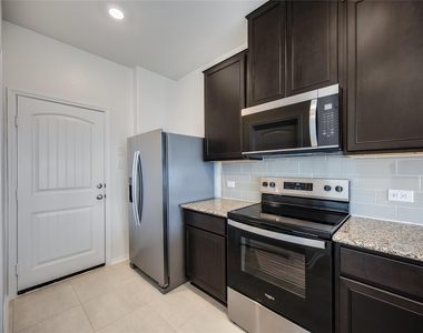 2612 Donna Olene Dr - Photo Thumbnail 13