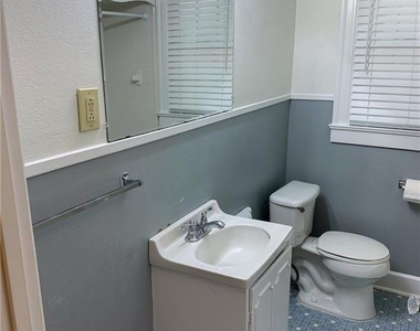 1031 E 44th St - Photo Thumbnail 24