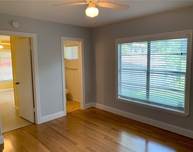 1031 E 44th St - Photo Thumbnail 17