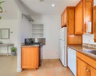 5510 Avenue G - Photo Thumbnail 5