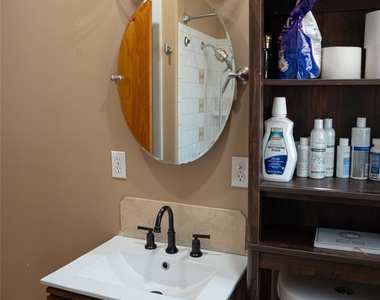 5510 Avenue G - Photo Thumbnail 7