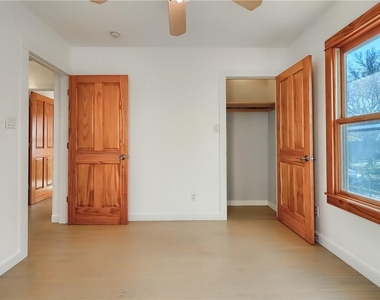 5510 Avenue G - Photo Thumbnail 8