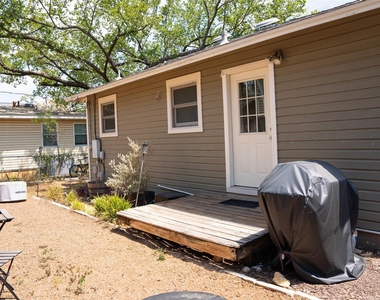 5510 Avenue G - Photo Thumbnail 1