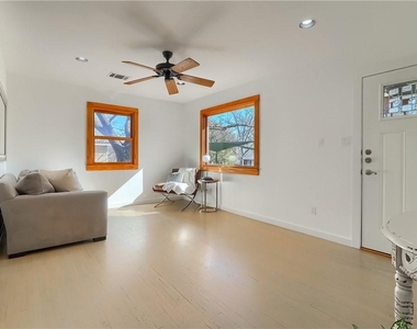 5510 Avenue G - Photo Thumbnail 3