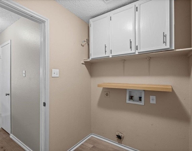2423 Byfield Dr - Photo Thumbnail 13