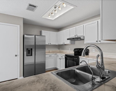 2423 Byfield Dr - Photo Thumbnail 12