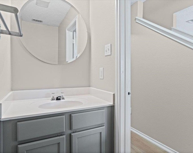 2423 Byfield Dr - Photo Thumbnail 14