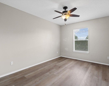 2423 Byfield Dr - Photo Thumbnail 19