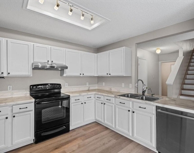 2423 Byfield Dr - Photo Thumbnail 10