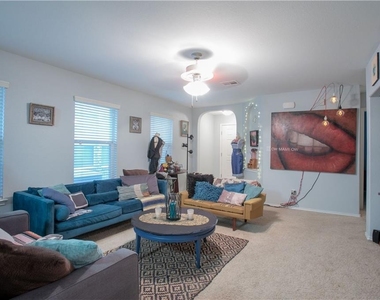 11005 Short Springs Dr - Photo Thumbnail 4