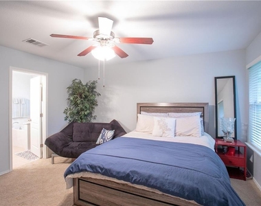 11005 Short Springs Dr - Photo Thumbnail 9