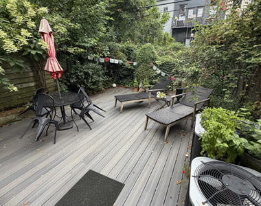 1073 Hancock Street - Photo Thumbnail 18