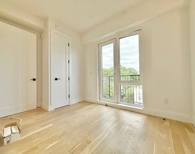 192 Graham Avenue - Photo Thumbnail 3