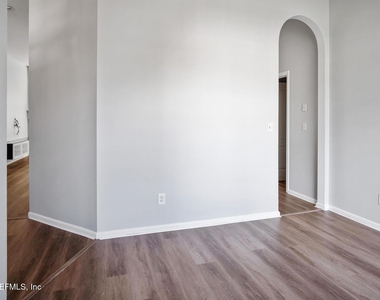 8936 Deer Berry Court - Photo Thumbnail 3