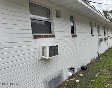 911 Phillips Street - Photo Thumbnail 12