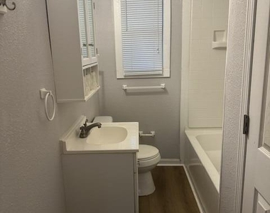 911 Phillips Street - Photo Thumbnail 9