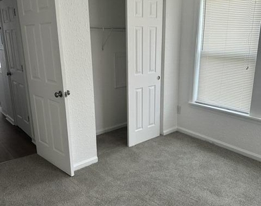 917 Phillips Street - Photo Thumbnail 12