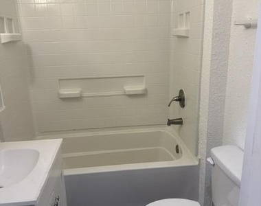 917 Phillips Street - Photo Thumbnail 10