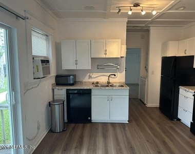 917 Phillips Street - Photo Thumbnail 6