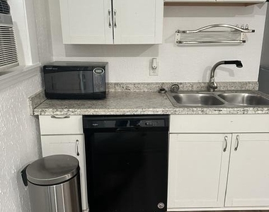 917 Phillips Street - Photo Thumbnail 7