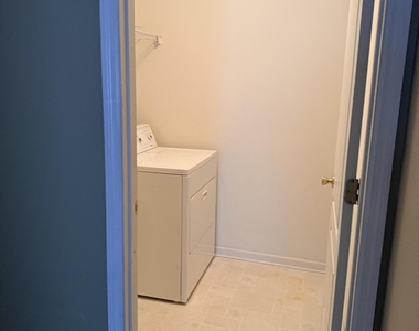 1432 Heather Court - Photo Thumbnail 10