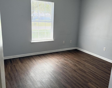 1432 Heather Court - Photo Thumbnail 7