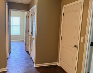 1432 Heather Court - Photo Thumbnail 8