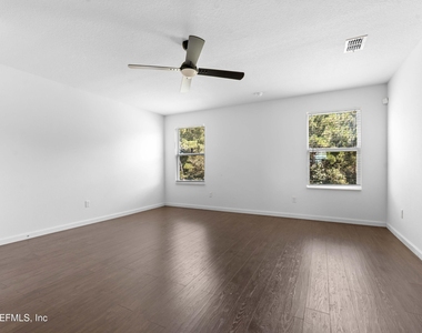 8704 Lake George Circle W - Photo Thumbnail 18