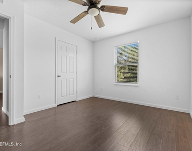 8704 Lake George Circle W - Photo Thumbnail 21