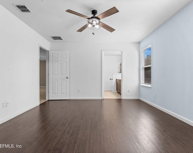 8704 Lake George Circle W - Photo Thumbnail 14