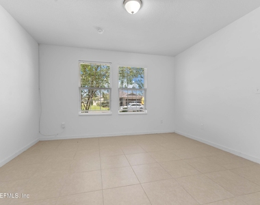 8704 Lake George Circle W - Photo Thumbnail 15