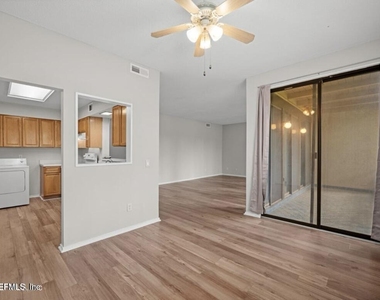 7749 Las Palmas Way - Photo Thumbnail 4