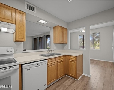 7749 Las Palmas Way - Photo Thumbnail 3