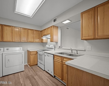 7749 Las Palmas Way - Photo Thumbnail 1