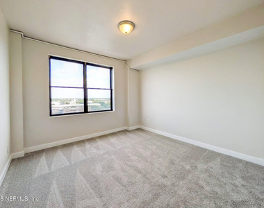 311 W Ashley Street - Photo Thumbnail 9