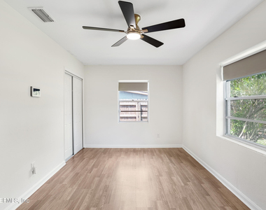 5236 River Forest Drive - Photo Thumbnail 12