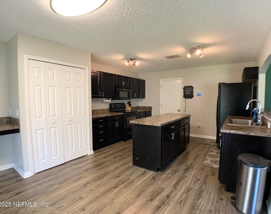 6842 Playpark Trail W - Photo Thumbnail 7