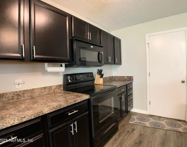 6842 Playpark Trail W - Photo Thumbnail 9