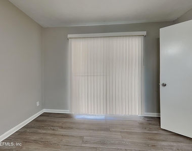 671 Custer Circle - Photo Thumbnail 4
