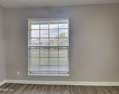 671 Custer Circle - Photo Thumbnail 9