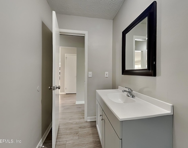 671 Custer Circle - Photo Thumbnail 12