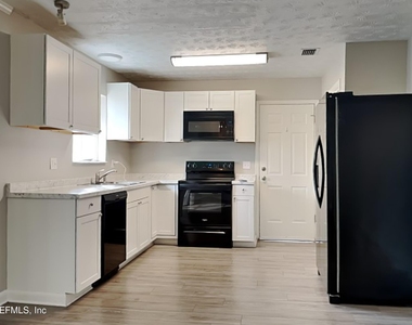 671 Custer Circle - Photo Thumbnail 3