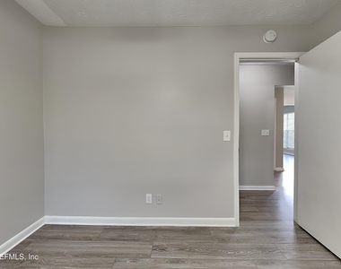 671 Custer Circle - Photo Thumbnail 11