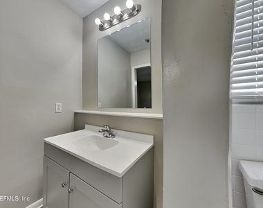 671 Custer Circle - Photo Thumbnail 7