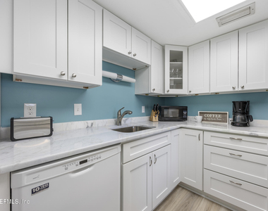 2313 Costa Verde Boulevard - Photo Thumbnail 15